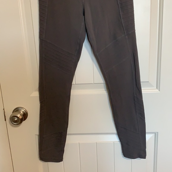 Athleta. Grey. Leggings. Workout. Gym - Picture 4 of 11